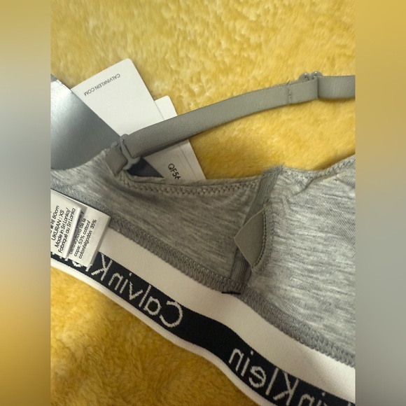 NWT CLAVIN KLEIN  2 WAY STRAPS CONVENCIONAL & Cross back SIZE XS pad removal - Picture 6 of 6